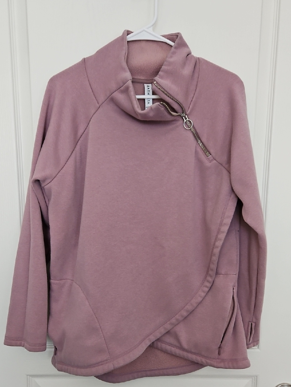 Athleta, Large